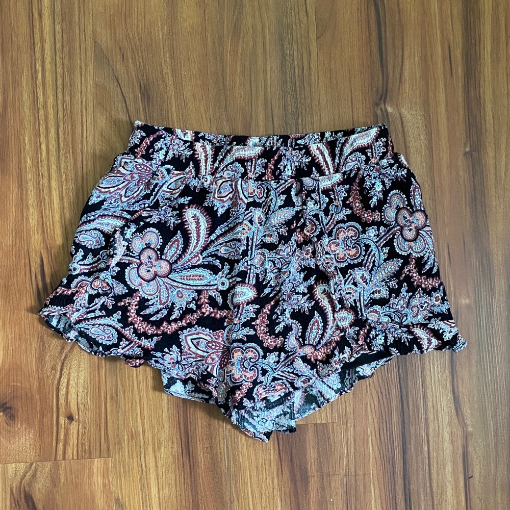 💞 2/$45 SALE Flowy paisley print shorts